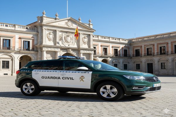 Agente de la Guardia Civil con uniforme verde